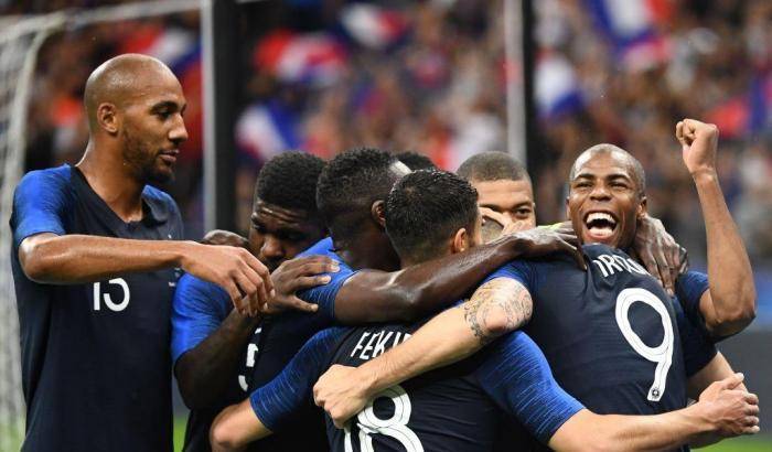 Girone C, passano Francia e Danimarca. Vittoria inutile del Perù