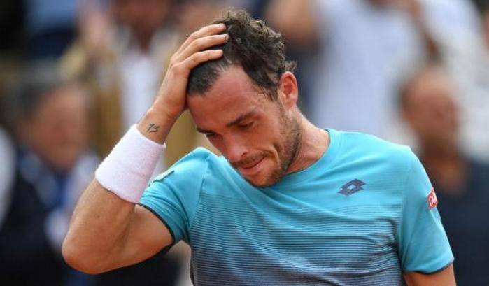 Cecchinato costretto alla resa, Thiem vola in finale