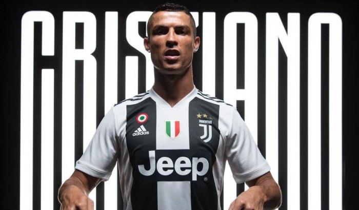 Cristiano Ronaldo arriva alla Continassa per il primo allenamento