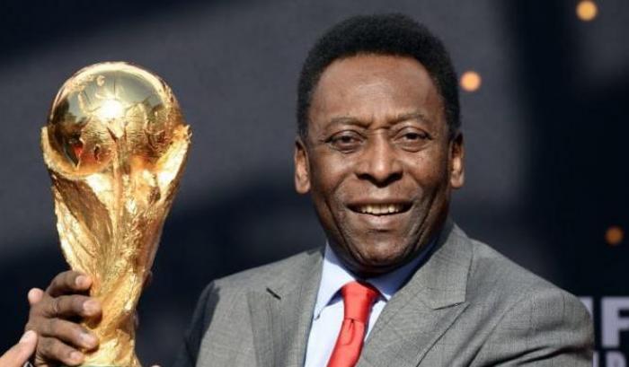 Pelè, il figlio racconta il dramma: "Papà è depresso perché non riesce a camminare più bene"