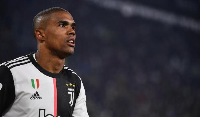 Douglas Costa si annoia e vuole solo il campo