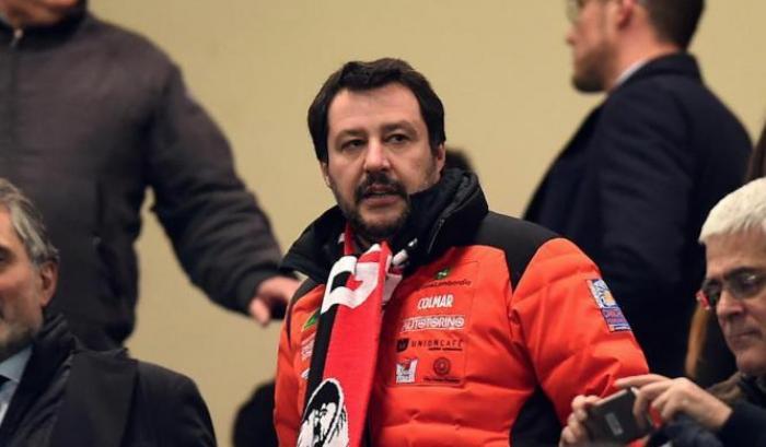 Salvini sul campionato: "Se la curva di questo fottuto virus dovesse decrescere per me si può giocare" Salvini sul campionato: "Se la curva di questo fottuto virus dovesse decrescere per me si può giocare"