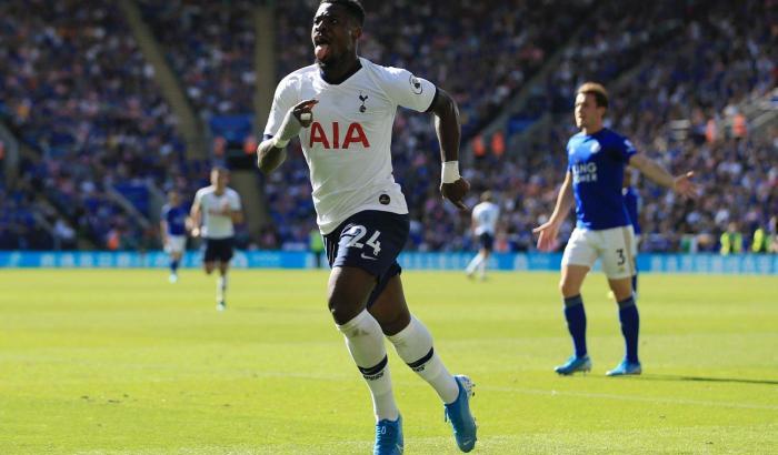 Aurier infrange il distanziamento sociale: Il Tottenham apre un’indagine interna