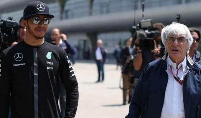 Ecclestone: "I neri sono più razzisti dei bianchi" e Hamilton replica: "Ignorante"