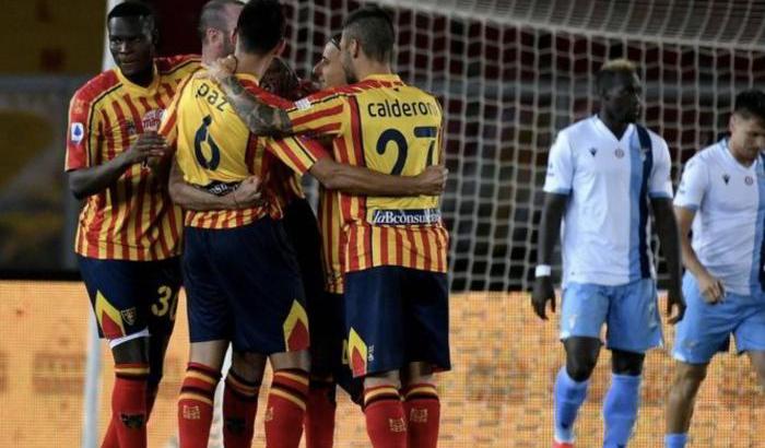 Lecce-Lazio termina 2-1, Patric come Suarez: morso a Donati e cartellino rosso