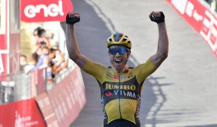 A Strade Bianche l'assolo del belga Van Aert che conquista Siena