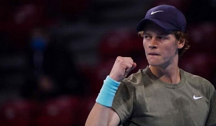 L'italiano Sinner batte Pospisil e vince la finale a Sofia L'italiano Sinner batte Pospisil e vince la finale a Sofia
