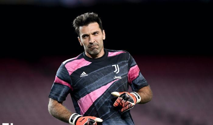 Gianluigi Buffon annuncia il suo addio dalla Juventus: a fine anno si ritirerà o andrà in un nuovo club