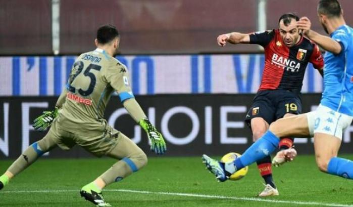 Pandev regala la vittoria al Genoa con una doppietta: battuto 2-1 il Napoli Pandev regala la vittoria al Genoa con una doppietta: battuto 2-1 il Napoli