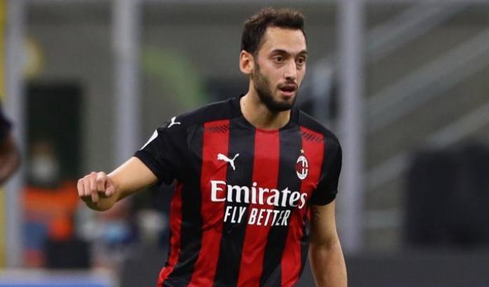 Il rinnovo per Calhanoglu procede in avanti, ma c'è un ultimo scoglio da superare