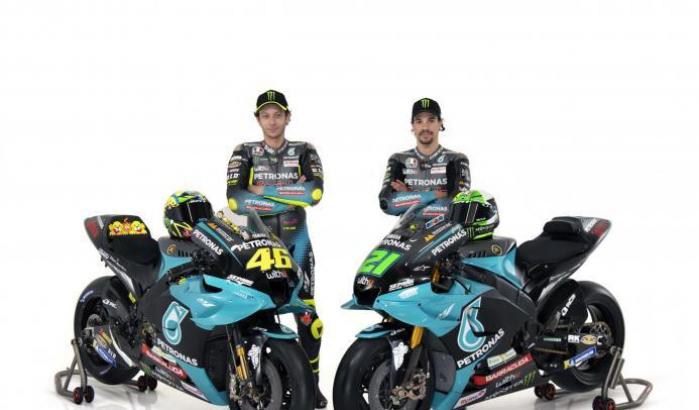 Valentino Rossi inizia la sua nuova avventura con la Yamaha nel team Petronas