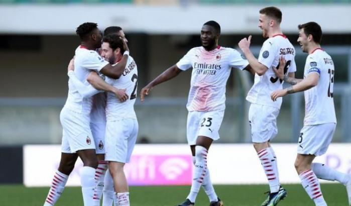 Il Milan vince e consolida il 2° posto; la Fiorentina pareggia in extremis con il Parma; il Crotone inguaia il Torino