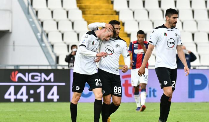 Lo Spezia batte in rimonta il Crotone 3-2 e conquista punti fondamentali in chiave salvezza