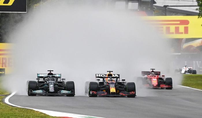 Gp Imola, trionfa Verstappen. Secondo Hamilton e terzo un bravissimo Norris