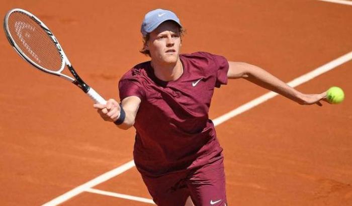 Sinner conquista la semifinale a Barcellona: sconfitto il numero 7 al mondo Rublev