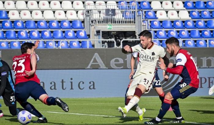 Il Cagliari vince 3-2 e guadagna punti preziosi. La Roma si prepara alla super sfida di giovedì.