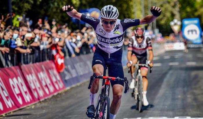 Schmid arriva primo a Montalcino, Bernal guadagna secondi in ottica maglia rosa