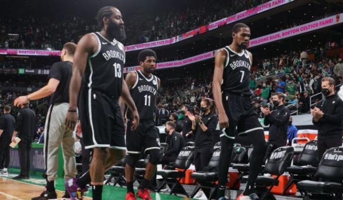 Si concludono le Gare 3 e iniziano le Gare 4 dei Playoffs Nba: passano il turno i Bucks, in vantaggio Phila, Nets e Hawks