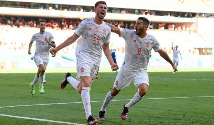 La Svezia vince con un rocambolesco 3-2 e si prende il 1° posto, cinquina della Spagna alla Slovacchia eliminata