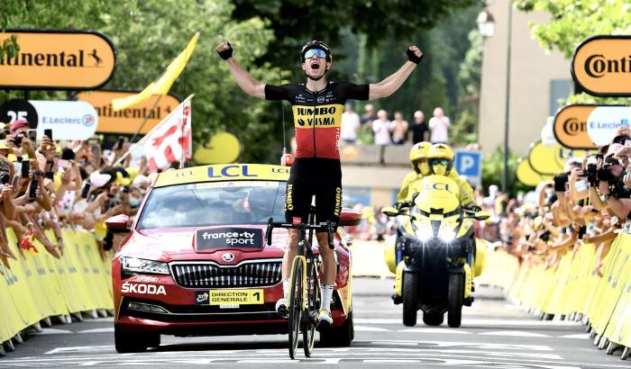 Van Aert domina sul Mont Ventoux, Pogacar consolida la maglia gialla