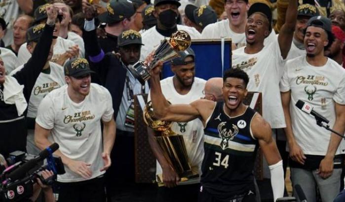 I Milwaukee Bucks trascinati da un formidabile Antetokounmpo sono campioni Nba