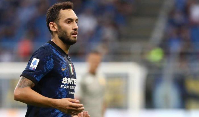 Calhanoglu: "Ho scelto l'Inter perché mi piace affrontare nuove sfide. I tifosi del Milan mi vogliono bene”