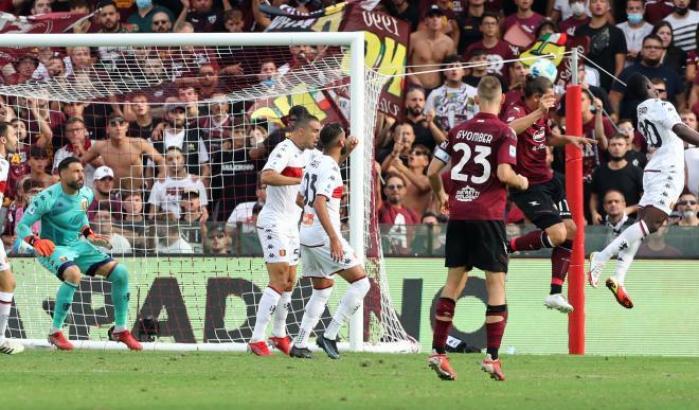 La prima vittoria in stagione della Salernitana è sul Genoa: all'Arechi decide Djuric