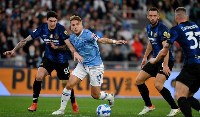 La Lazio rimonta l'Inter in un Olimpico infuocato: finisce 3-1