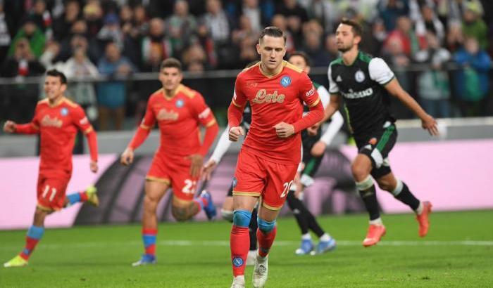 Il Napoli vince 4-1 con il Legia Varsavia e si porta in testa al girone