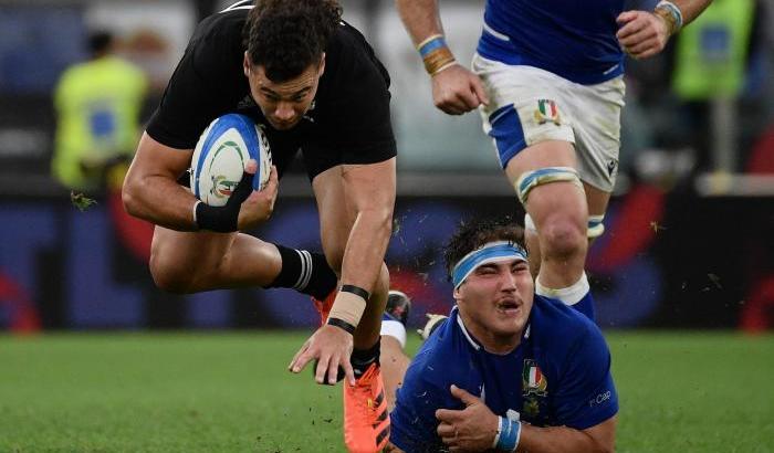 Un'Italia giovane e coraggiosa non sfigura contro gli All Blacks: all'Olimpico finisce 9-47