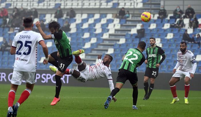 Il Venezia sbanca Bologna, la Samp passa con la Salernitana. Alle 12.30 pari tra Sassuolo e Cagliari