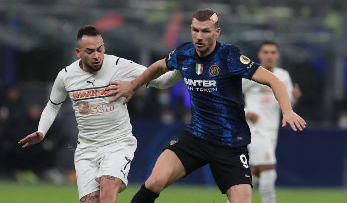 L'Inter non sbaglia la prova Shakhtar: 2-0 con doppietta di Dzeko e ottavi quasi ipotecati