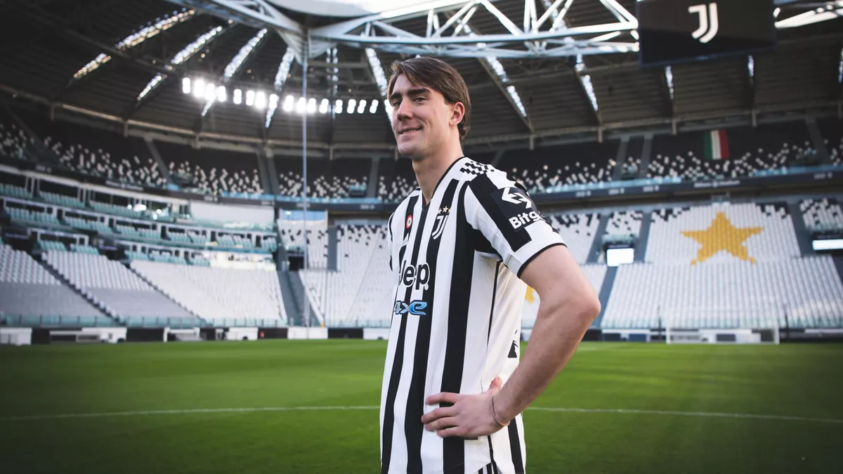 Calcio, Vlahovic sposa la Juve: "Abbiamo la stessa mentalità vincente"