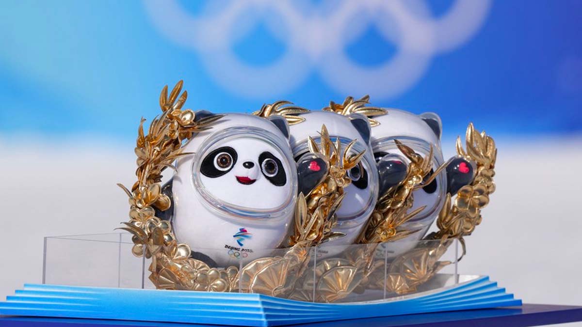 Chi è Bing Dwen Dwen, la mascotte olimpica che fa impazzire i collezionisti