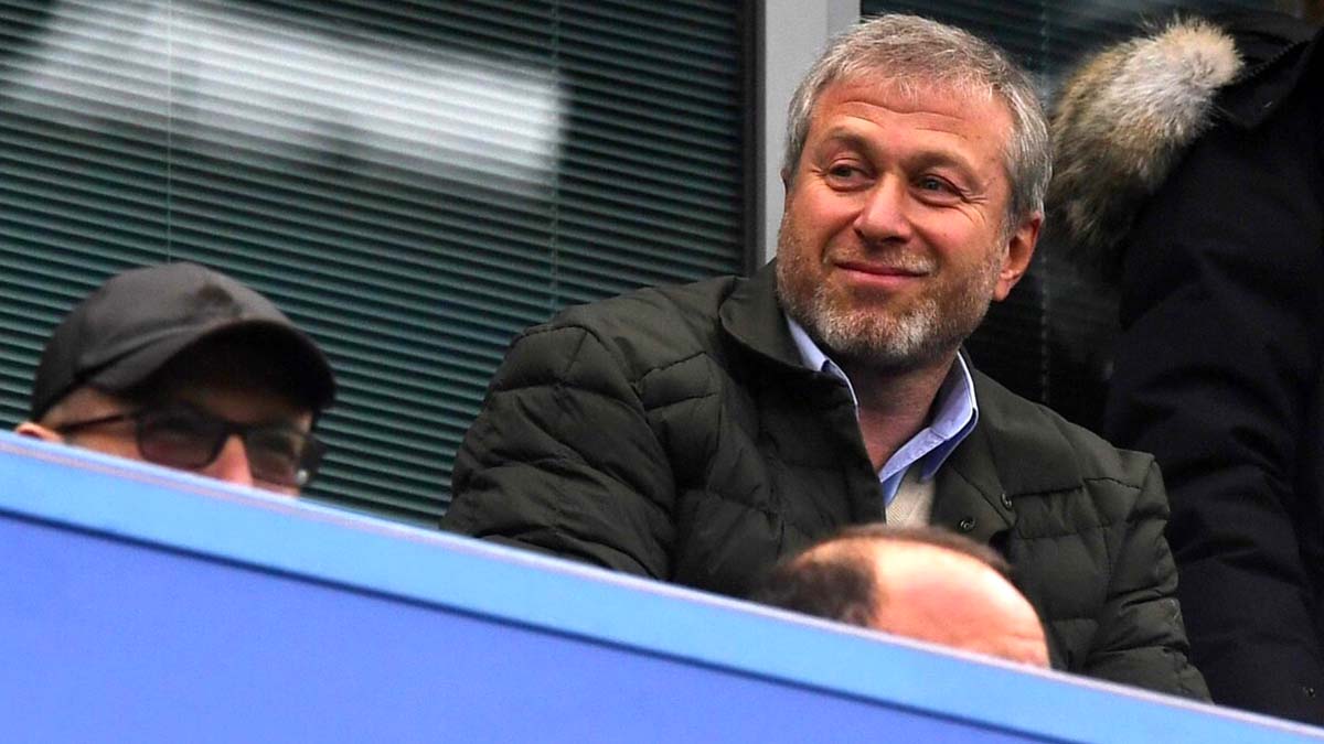 Chelsea, Abramovich non può vendere il club: la Gran Bretagna congela i beni del miliardario